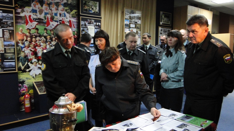 В районном музее, Фото с места события из других источников