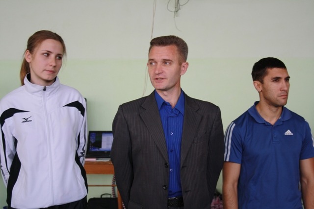 Александр Данченко приветствует участников соревнований, Фото с места события собственное