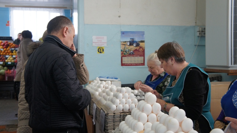 Цены на яйца поползли вверх, Фото с места события собственное