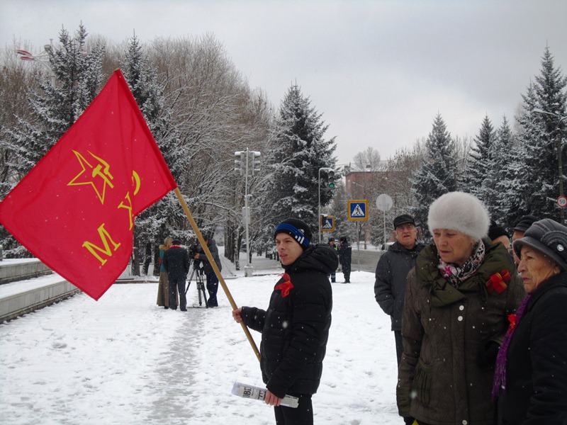 Митинг, посвященный 96-й годовщине Октябрьской революции, провели в Биробиджане, Фото с места события собственное