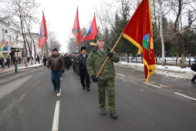 Участники боевых действий возглавили колонну , Фото с места события собственное