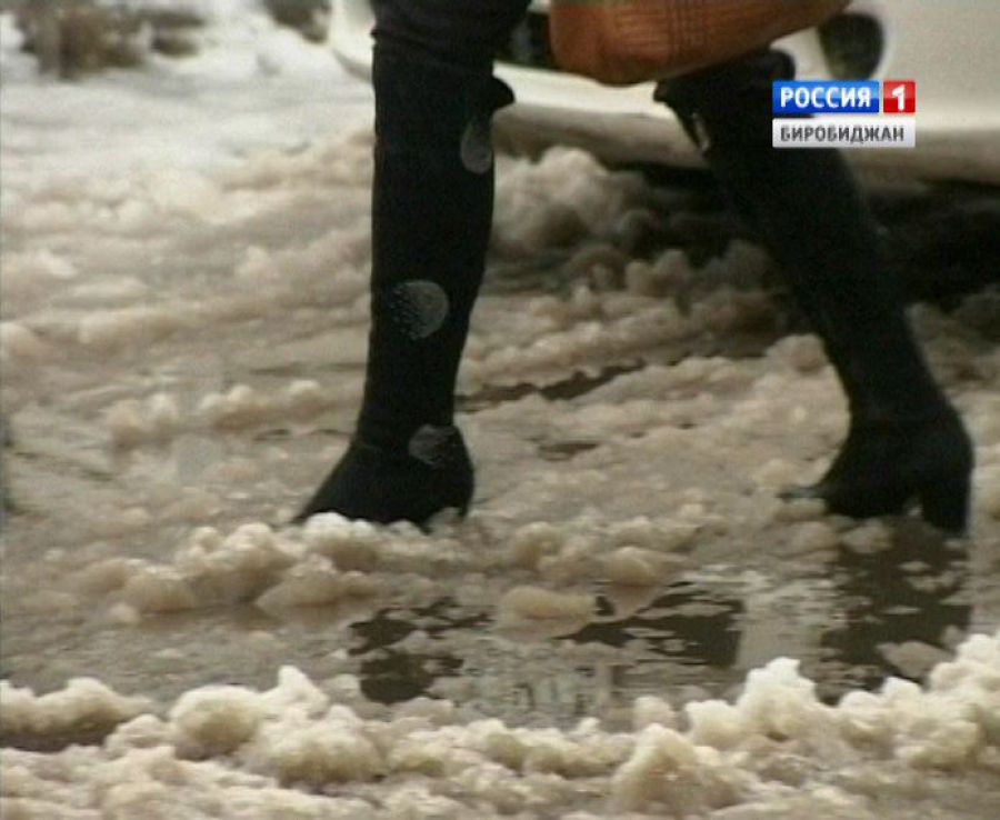 Китайский циклон принес в Биробиджан снег с дождем и слякоть, Фото с места события из других источников