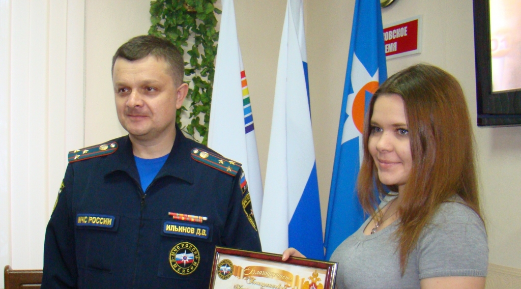 Награду получает Ольга Бабий, Фото с места события из других источников