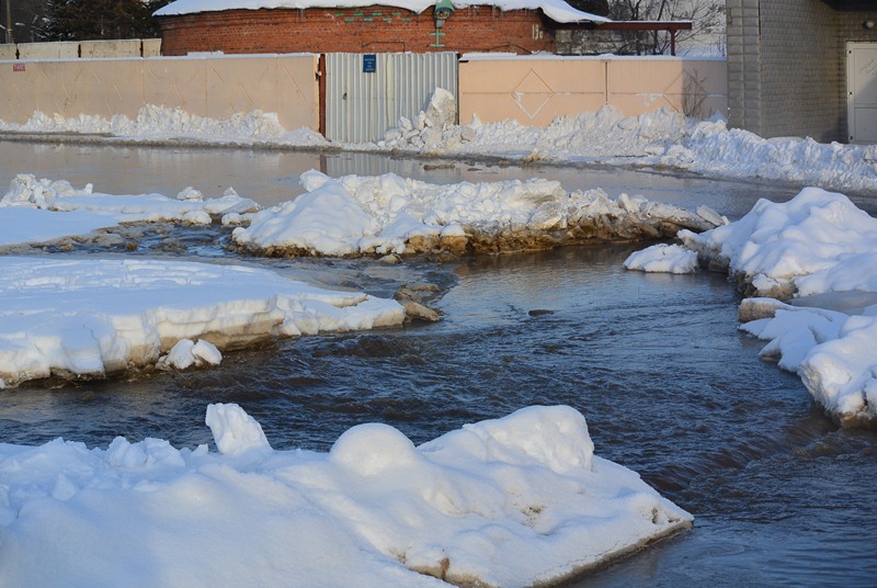 Авария на сетях водоснабжения, Фото с места события собственное