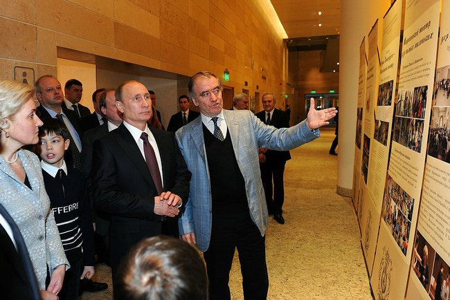 Встреча Владимира Путина с участниками Детского хора России, Фото с места события из других источников