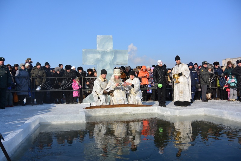 Чин Великого освящения воды провел архиепископ Биробиджанский и Кульдурский Иосиф, Фото с места события собственное