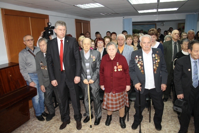 Память ленинградцев почтили минутой молчания, Фото с места события собственное