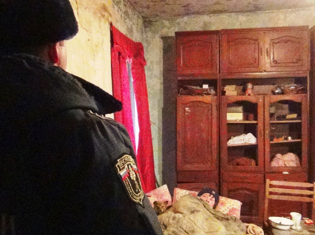 Сотрудники МЧС области проводят еженедельные подомовые обходы, Фото с места события из других источников
