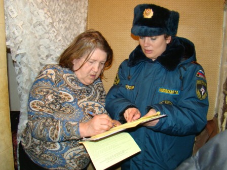 Противопожарный рейд по частному сектору Биробиджана провели сотрудники МЧС ЕАО , Фото с места события из других источников