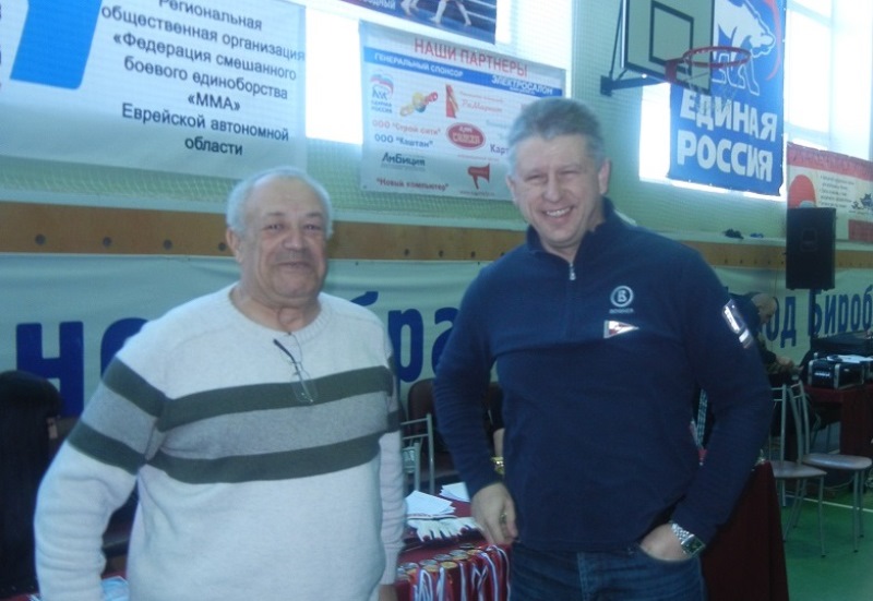 Мэр Андрей Пархоменко (справа) и генеральный спонсор соревнований Владимир Явиц, Фото с места события собственное