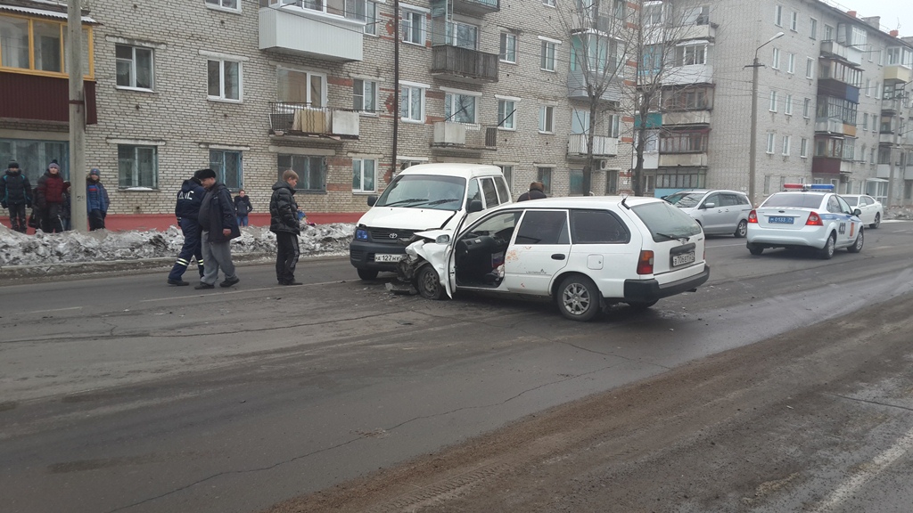 Пассажиры двух машин оказались в больнице по вине пьяного водителя в Биробиджане, Фото с места события из других источников
