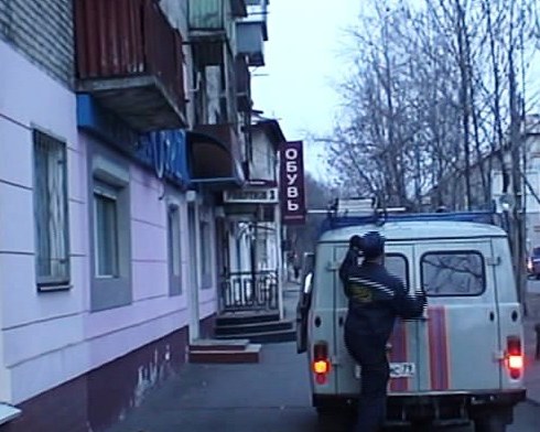 Ребенок звал на помощь с балкона второго этажа, Фото с места события из других источников