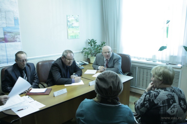 Прием граждан в с. Ленинское, Фото с места события из других источников