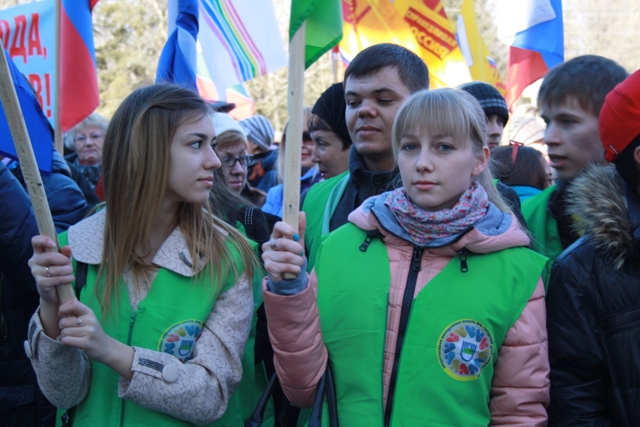 Молодежь на митинге, Фото с места события собственное