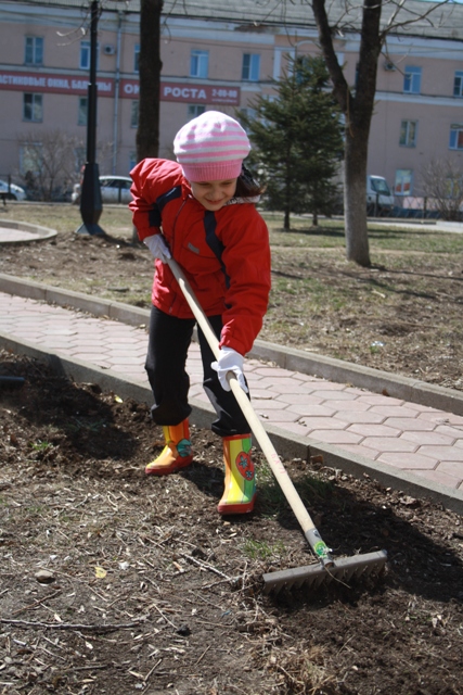 Самая юная участница субботника Дарина Неешпапа, Фото с места события из других источников