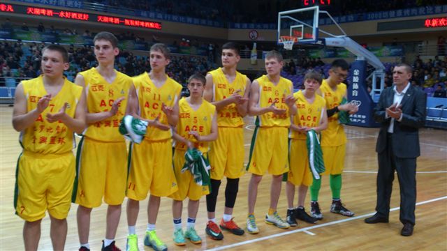 Перед вручением кубка, Фото с места события из других источников
