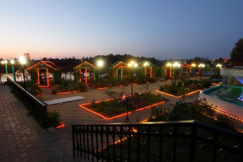 Летние беседки на берегу залива, Фото с места события из других источников