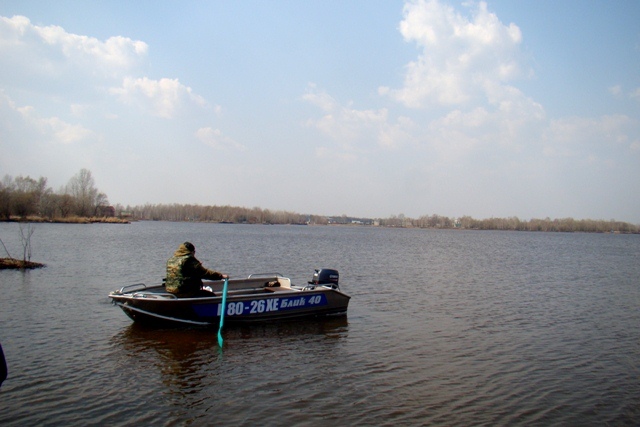 Любители отдыха на свежем воздухе спустили свои плавсредства на воду, Фото с места события из других источников