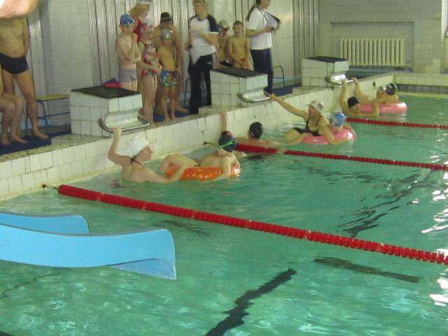Традиционный праздник "Папа, мама, я – спортивная семья!" прошел в бассейне "Дельфин", Фото с места события из других источников