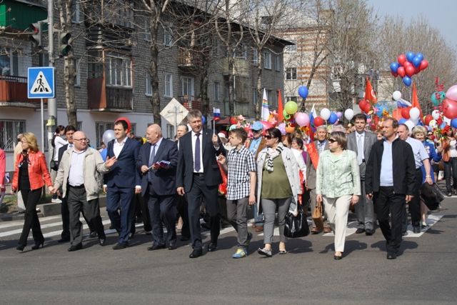 Колонну возглавили руководители области, города и профсоюзов, Фото с места события собственное