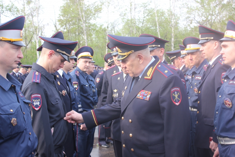 Экипировку и внешний вид стражей порядка лично оценил главный полицейский ЕАО , Фото с места события из других источников