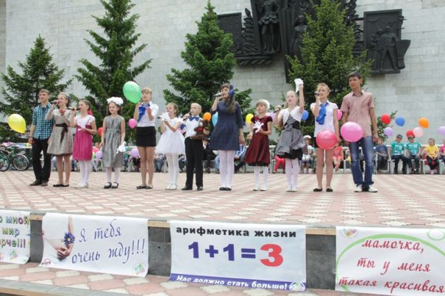 Итоги акции "Исполни детскую мечту" подвели в Биробиджане, Фото с места события из других источников