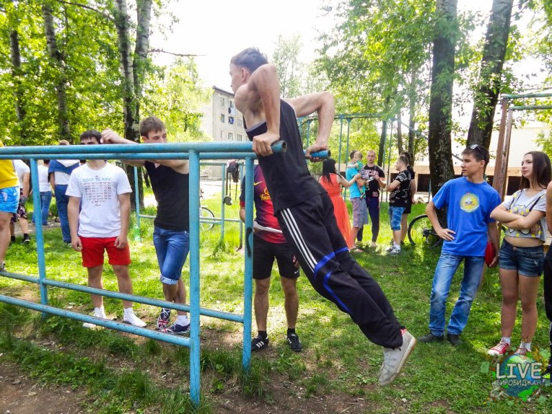 Спортсмены выступали в двух возрастных категориях, Фото с места события из других источников