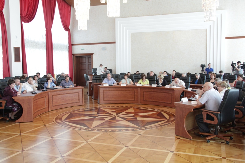 Участия в публичных слушаниях приняли СМИ, органины исполнительной власти и общественность, Фото с места события из других источников