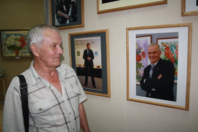 Художник Валентин Коровин увидел себя со стороны , Фото с места события собственное