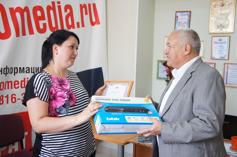 Победителям конкурса "Школьные годы чудесные" на сайте ИА ЕАОmedia вручили награды, Фото с места события собственное