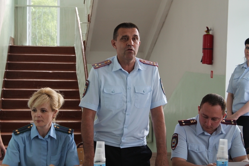 Вечер к компании участкового провели жители микрорайона Сопка в Биробиджане , Фото с места события из других источников