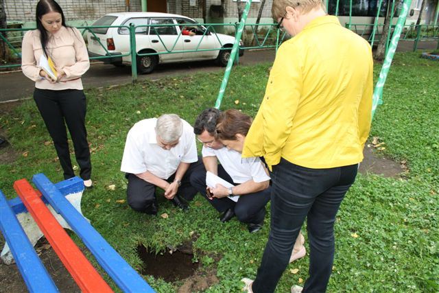 На место ЧП съехались чиновники и коммунальщики, Фото с места события собственное