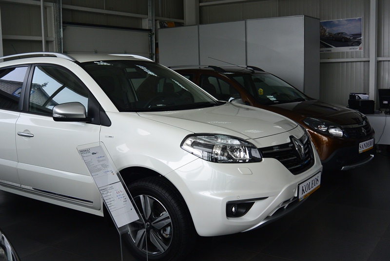 Салон RENAULT в Биробиджане, Фото с места события собственное