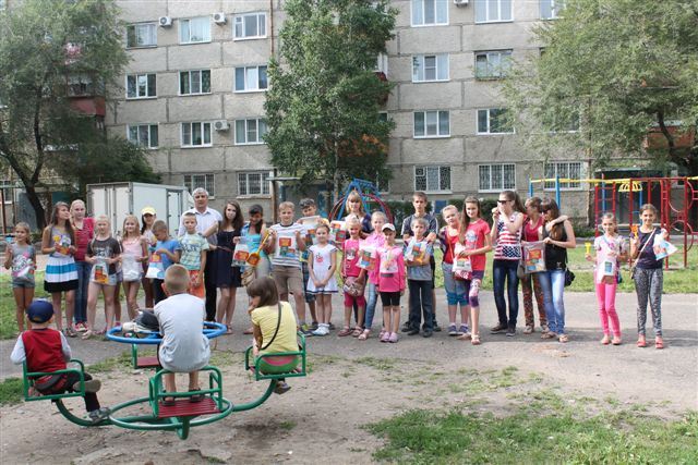 Акция прошла в одном из микрорайонов Биробиджана, Фото с места события собственное