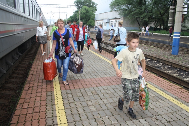 Семьи беженцев с Украины прибыли в Биробиджан, Фото с места события собственное