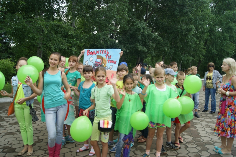 Уличное шествие под девизом "Мы за культуру поведения на дороге!" объединило 250 ребят, Фото с места события из других источников