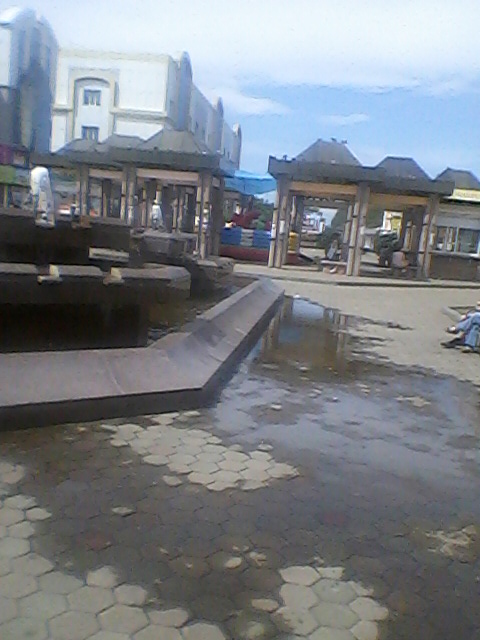 "Плачущий" фонтан на биробиджанском Арбате вызывал эмоции у народного корреспондента, Фото с места события из других источников