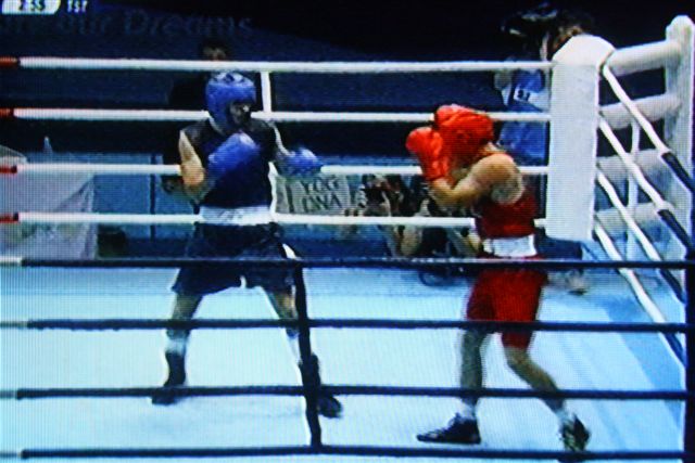 Дмитрий Нестеров вышел на ринг в красной форме и смотрелся внушительнее соперника, Фото с места события из других источников