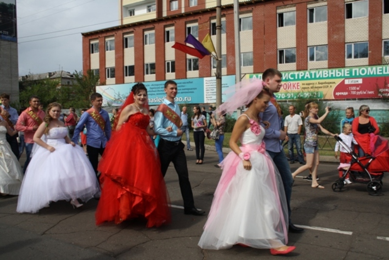 Шествие супружеских пар, Фото с места события собственное
