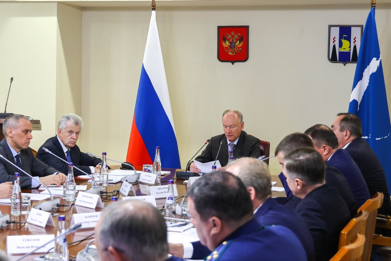 Совещание в ПСО под председательством Николая Патрушева Владислав Беляцкий, ИА SakhalinMedia
