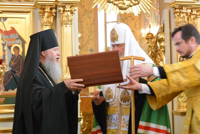 Подарок от епархии, Фото с места события собственное