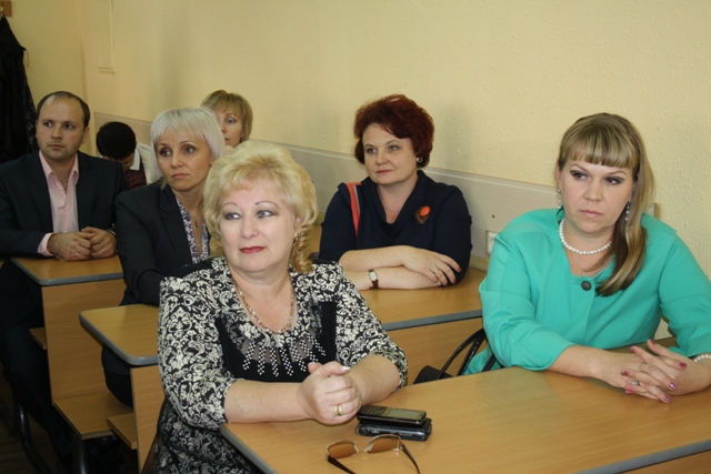 Вновь избранные депутаты городской Думы получили удостоверения и значки, Фото с места события собственное