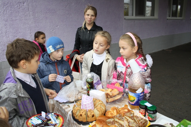 Осенняя ярмарка в школе №7, Фото с места события из других источников