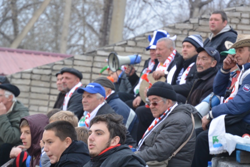 Болельщики "Белогорска" на трибуне , Фото с места события собственное