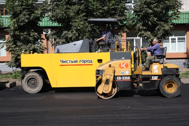 В Биробиджане выполненаа программа развития сети автодорог на 2014-й год , Фото с места события собственное