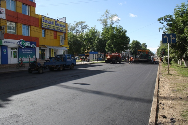 В Биробиджане выполненаа программа развития сети автодорог на 2014-й год , Фото с места события собственное