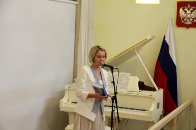 Со сцены звучали поздравления от гостей вечера, Фото с места события из других источников
