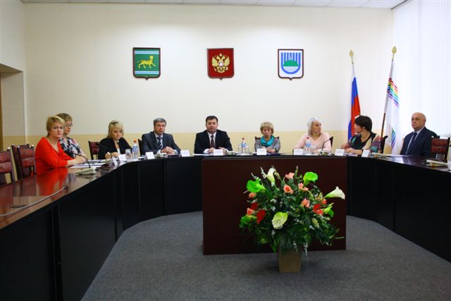 Заседает коллегия, Фото с места события собственное