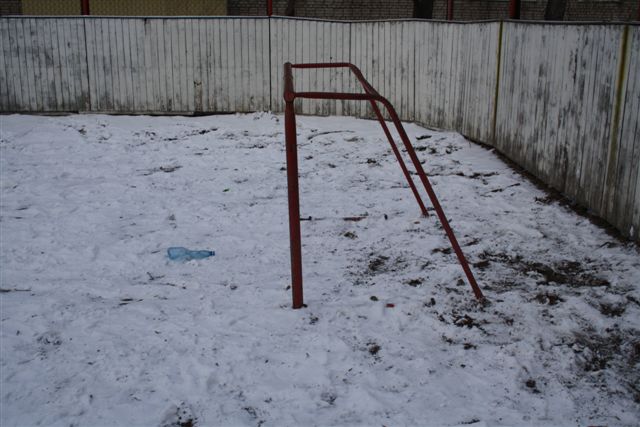 Дворовым спортплощадкам необходимо внимание жильцов и общественности, Фото с места события собственное