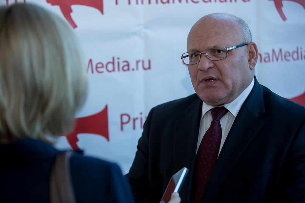 Глава региона дает эксклюзивное интервью перед началом совещания , Фото с места события собственное